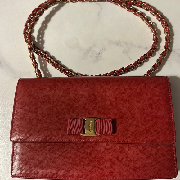 SOLD! Salvatore Ferragamo Ginny Leather Crossbody Bag Red - Picture 2 of 5
